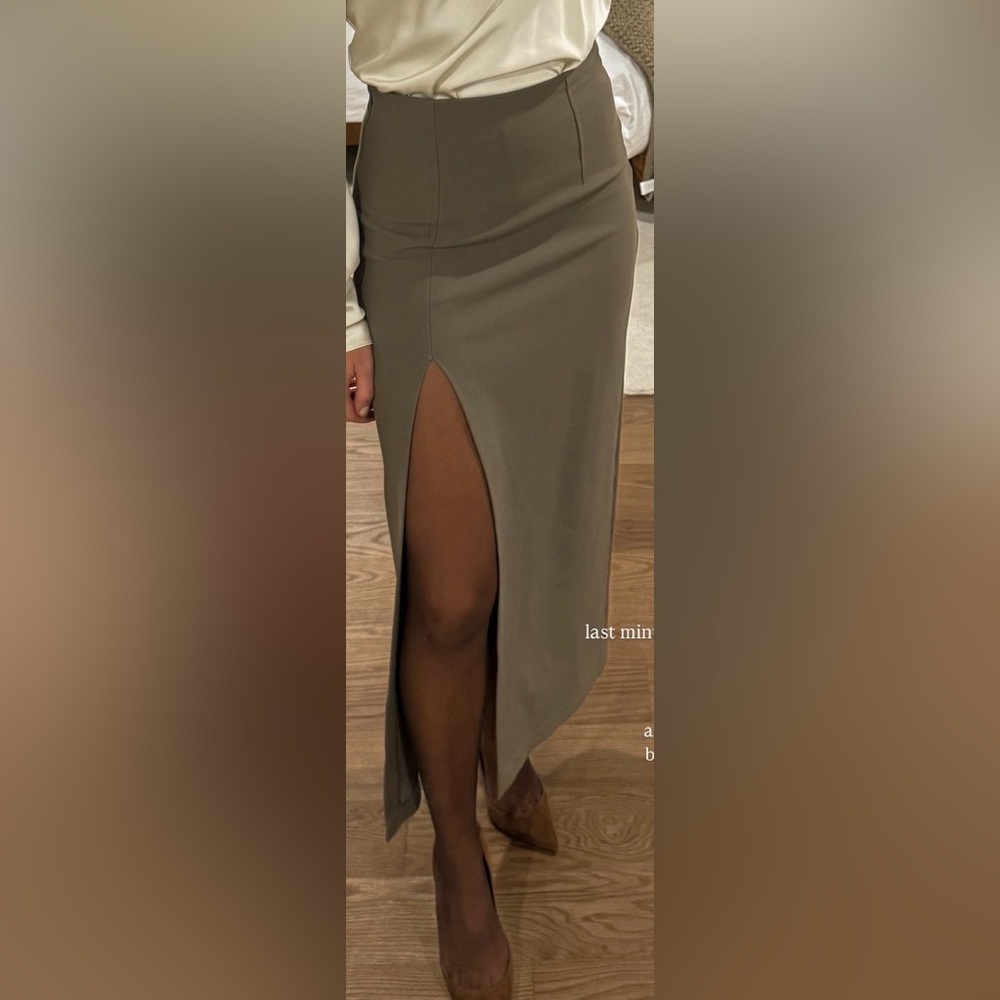 Zara Tan/Brown midi skirt with side slit brand new never worn, without tags